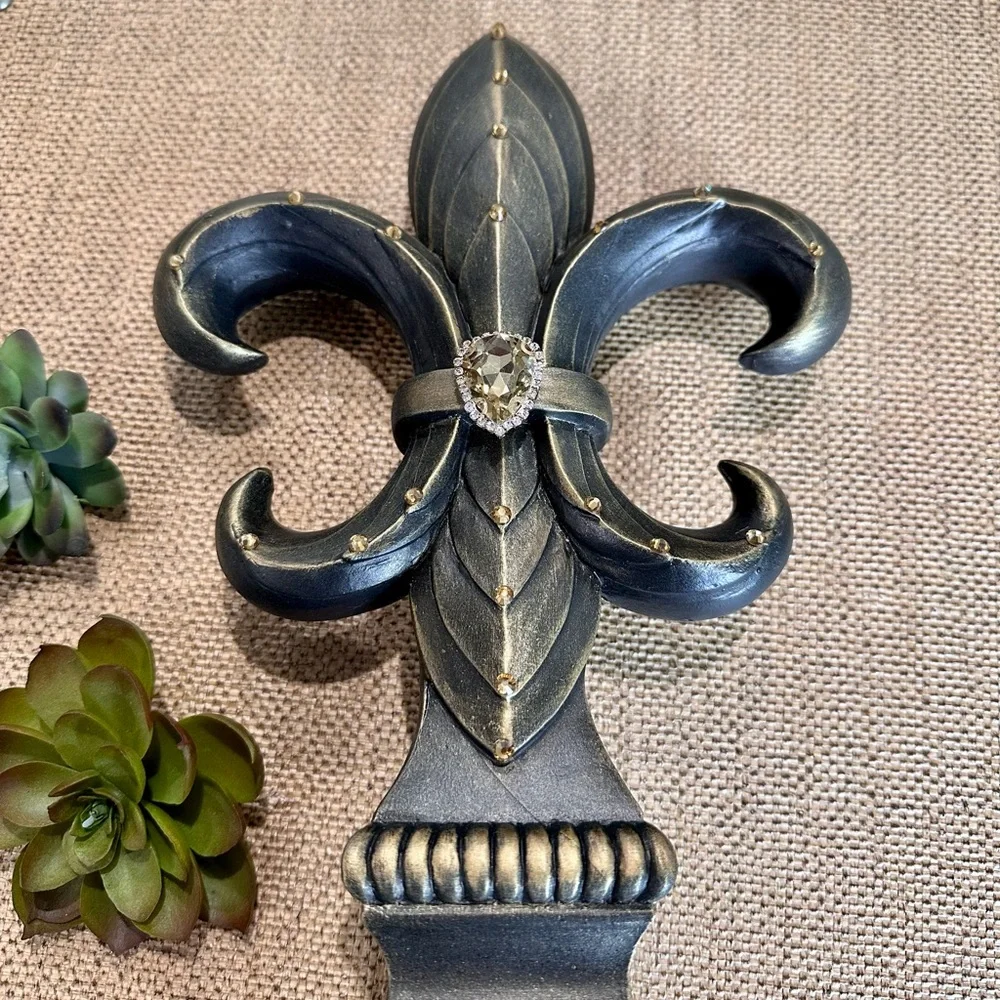 Fleur de Lis Finial Sculpture - Picture 9 of 12